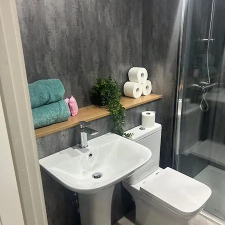 Athenaeum House * Лидс